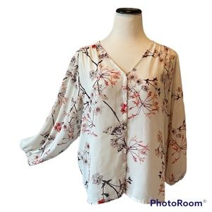 H&M V-NECK BLOUSE, BUTTON DOWN,  LONG SLEEVES, SEMI SHEER, BOTAN…